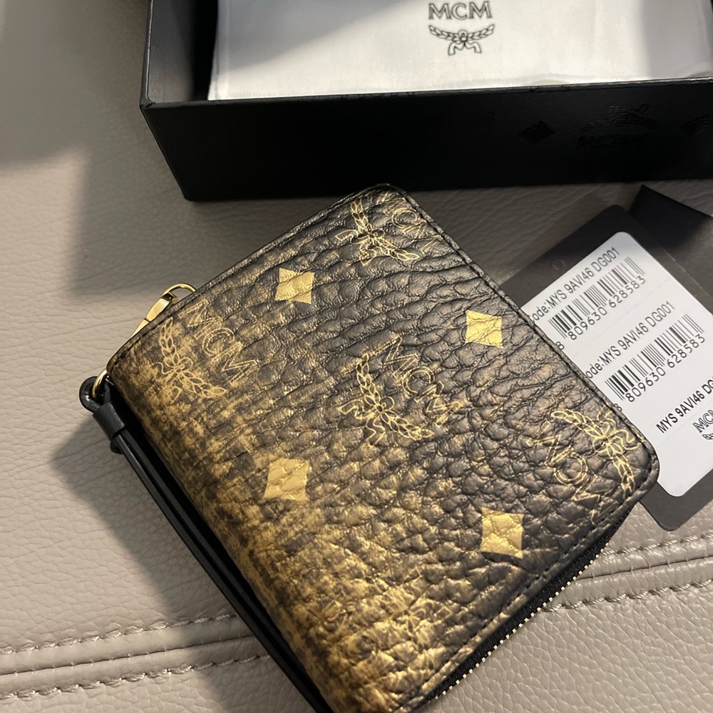 MCM
Gradation Visetos Compact Wallet Black Gold